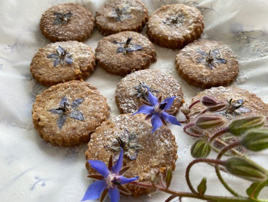 Koekjes met eetbare bloemen